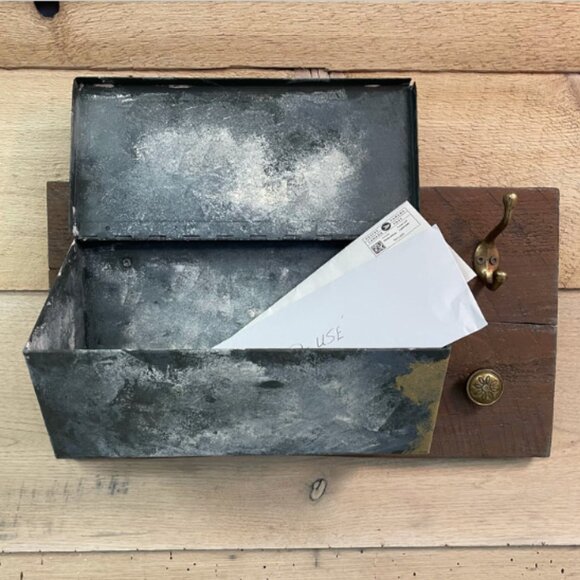 Wall trunk box on an upcycled wood for wall decoration - Picture 3 of 5